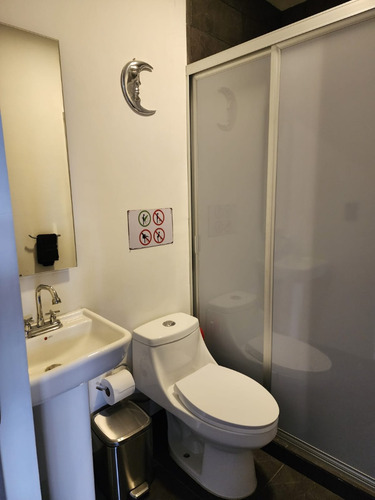 Casa En Venta Con Espacios Amplios (trato Directo)