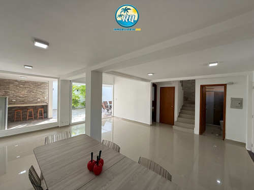 Casa En Venta En Res. Playuela - Tucacas.