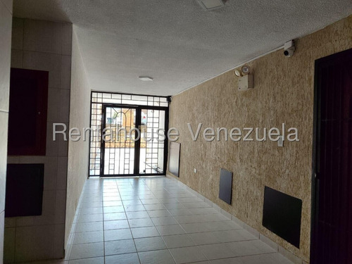 María E. Vende Cómodo Y Fresco Apartamento En Las Guacamayas, Lara#25-17031**