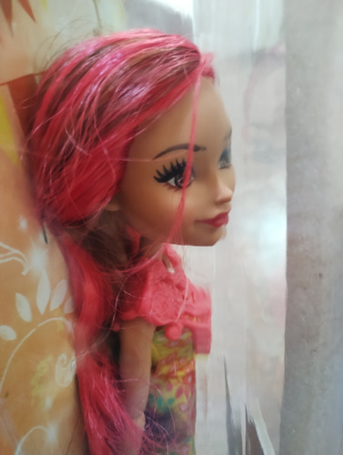 Ever After High Rosabella Beauty (Usado)