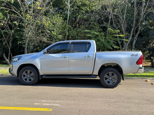 Toyota Hilux 2.8 D-4D TURBO DIESEL CD SR 4X4 AUTOMÁTICO