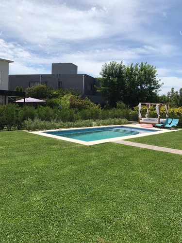 Casa En Venta En Ayres Plaza, Pilar, G.b.a. Zona Norte
