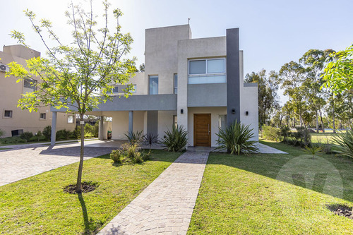 Casa En Venta- Canning, Barrio Santa Ines