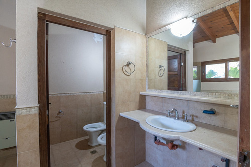 Increíble Casa 3 Dormitorios Junto Con Un Depto