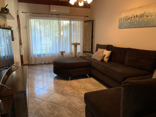 Imagen 3 de 22 de Excelente Casa De 4 Ambientes Con Piscina