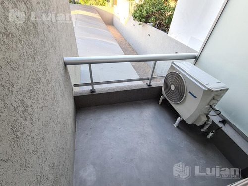 Pola 1100, 2 Ambs Con Balcón Zona Residencial