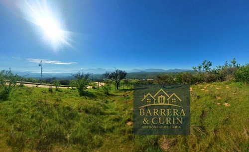 Hermosa Parcela De 5.000 M² Ubicada En El Exclusivo Valle Na