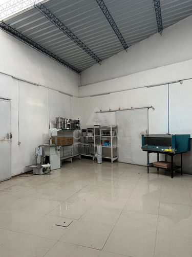 Imagen 3 de 15 de Venta Local Deposito Buceo A Metros De Avenida Jardín Cochera Excelente Ubicación