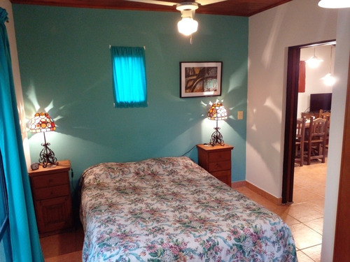 Casa Con Quincho Cerrado Y Pileta