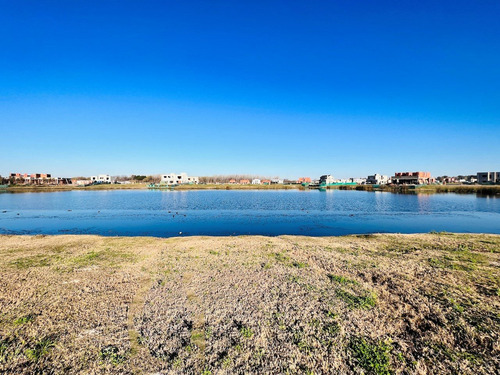 Imagen 6 de 13 de Lote Al Agua, Con Amplio Espejo Barrio Santa Ana !!