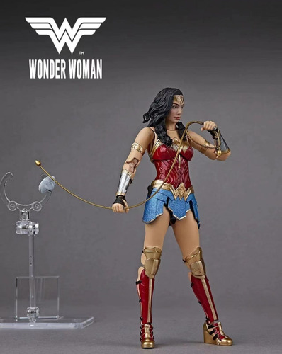 Figura Wonder Woman Gal Gadot Articulada Juguete Dc Con Caja