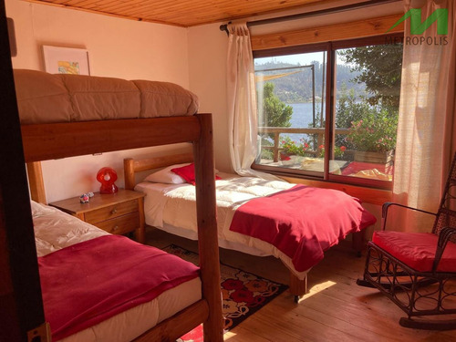 Casa En Venta De 9 Dorm. En Vichuquén