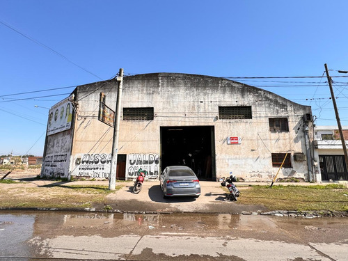 Galpón De 750 M2 + Terreno Con Contrapiso De 607 M2 En Venta, Av. Jujuy Al 1700, Smt