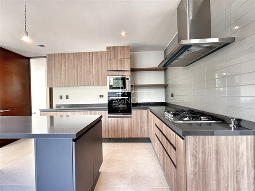 Casa En Venta De 4 Dorm. En Colina