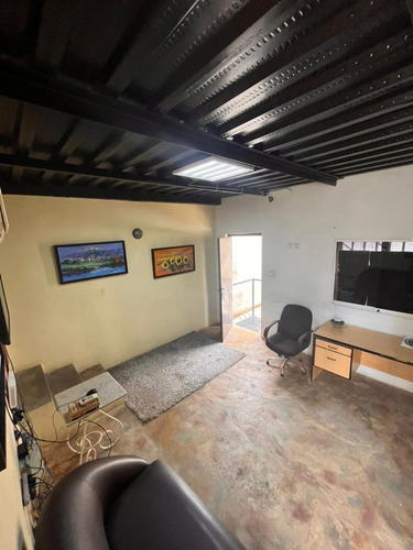 Imagen 2 de 10 de Vende Local Comercial A Pocos Metros De La Plaza Bolivar - Puerto La Cruz