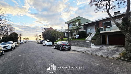 En Venta - Casa A Metros De Rambla Costanera