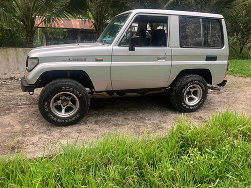 Toyota Land Cruiser 22r