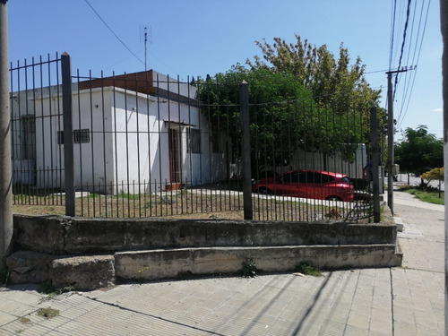 Imagen 3 de 19 de Casa En Belvedere Con Patio Y Garaje