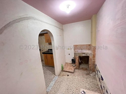 Se Vende Conservado Apartamento Maracay Zona Centro 24-9986 Al
