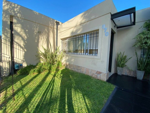 Excelente Casa En Venta En Ituzaingo - Parque Y Pileta - Impecable!