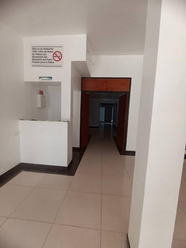 Imagen 2 de 12 de Local Comercial 240 Mts Urb. San Jose De Tarbes El Lugar Ideal Para Tu Negocio