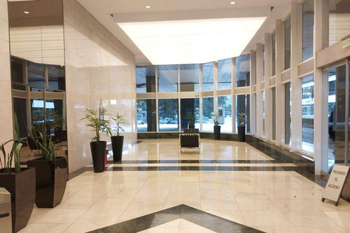 Laminar Plaza | Oficina En Impecable Estado | Excelentes Vistas - Disponibilidad Inmediata.