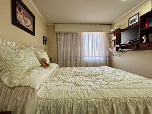 Se Vende Hermoso 2 Dormitorios + Estacionamiento. Av. PerĂș