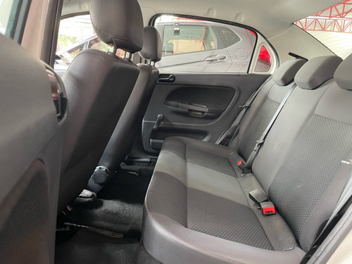 Volkswagen Voyage Volkswagen Voyage 1.0 MPI (Flex)