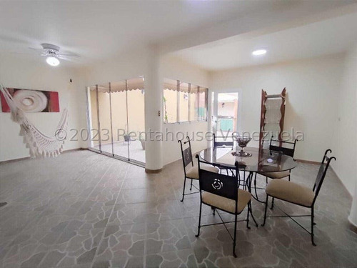 Casa En Venta Urbanizacion La Soledad Maracay Remodelada Pisos De Marmol Buena Ubicacion Zona Norte Kg:23-30429