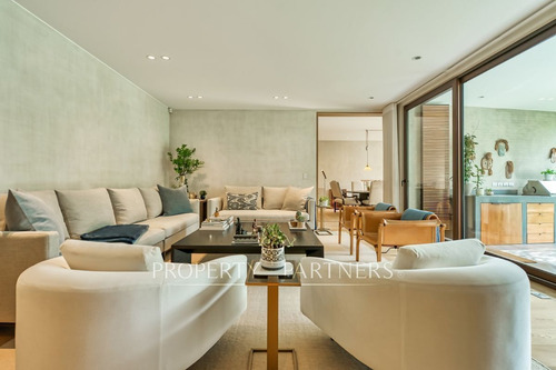 Elegante Y Exclusivo Departamento Con Jardín Priva...