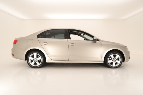 Volkswagen Vento 2.5 Luxury Tiptronic 2014