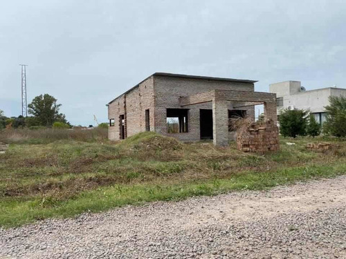 Terreno De 1000 Mts2 Con Construcción Mercedes B.