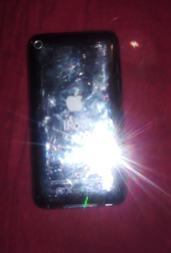 Imagen 2 de 6 de iPod Touch 4 De 16 Gb Con Protector Antigolpe Y Forro