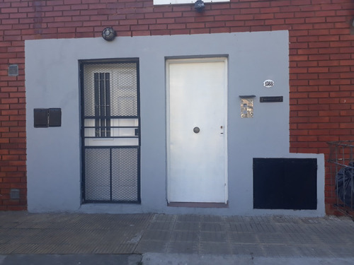 Imagen 1 de 7 de Venta Ph A Refaccionar / Dos Dormitorios / 124 Entre 64 Y 65