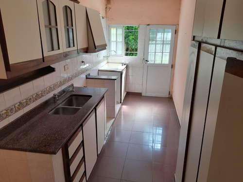Casa Con Amplio Jardín
