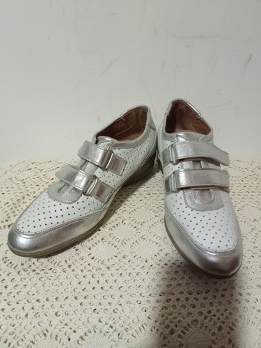 Zapatillas Urbanas Cuero  Plateado Blanco Suela Goma Nro 38