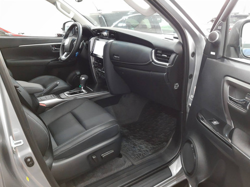 Imagem 8 de 15 de Toyota Hilux Sw4 2.8 D-4d Turbo Diesel Srx 4x4 Automático