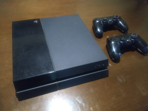 Playstation 4 500gb + 2 Joystick