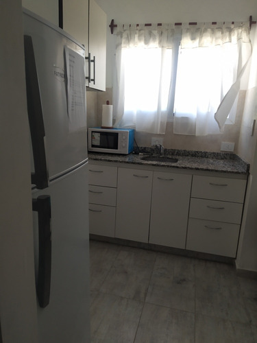 Imagen 3 de 18 de Departamento Por Día En Primer Piso. Apto Para 3 Personas. Mínimo 3 Noches.cuenta Con Aire Acondicionado, Wifi Y Direc Tv