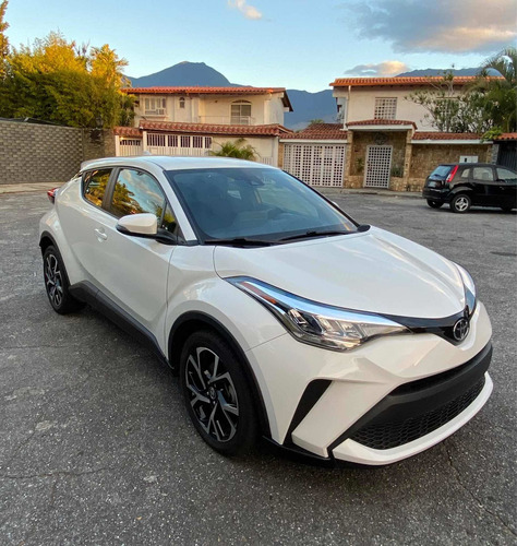 Imagen 2 de 12 de Toyota Ch-r / Chr