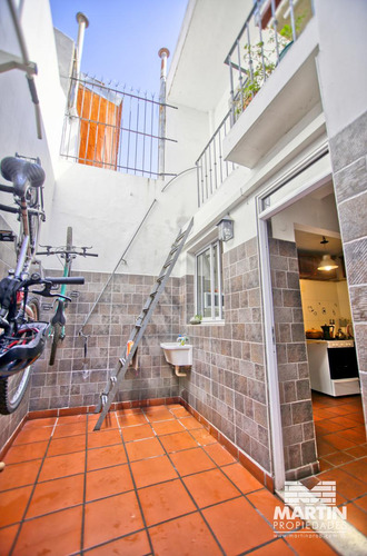 Casa Antigüa Totalmente Reciclada, 4 Ambientes, Depend, Patio. Excelente Ubicación.
