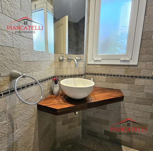 Venta De Casa En San Barrio San Patricio Con Hermoso Parque