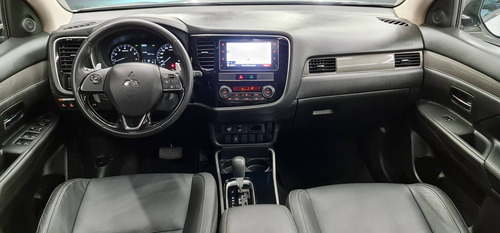 Imagem 8 de 13 de Mitsubishi Outlander 3.0 Mivec V6 Gasolina Hpe-s Awd