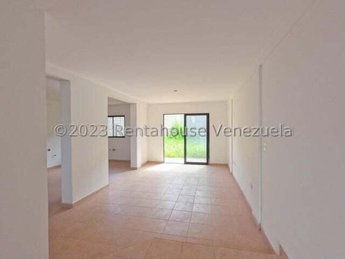 Erika Armeya Vende, Casa En La Urbanizacion Parque Choroni, Avenida Intercomunal De Cabudare Flex 25-4180