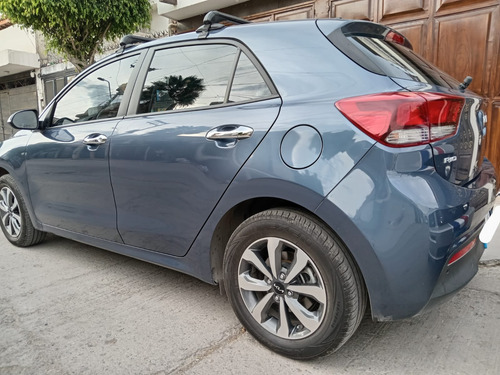 5 Auto Kia Río Hatchback Ex Ta Color Azul