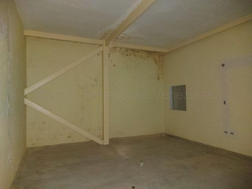 Imagen 7 de 10 de Tibizay Diaz Vende Casa Comercial En Chuao #22-29168