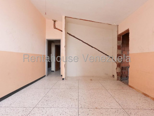 Maribel Morillo Asesor Inmobiliario De Rentahouse Vende Casa En Calle Comercial Del Este Cercana Al Sambil, Ideal Para Colegio, Clinica, Empresa, Barquisimeto Lara