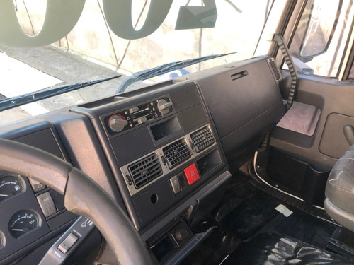 Imagem 8 de 9 de Iveco Cursor 320 Toco