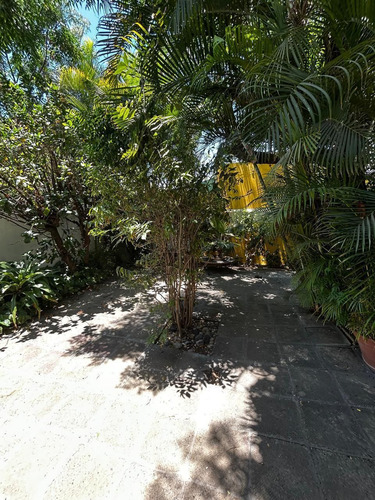 Casa En Venta, La Calma, 5 Recamaras
