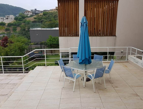 Tamboré 11 | Casa A Venda | 4 Suítes | Hidromassagem | Piscina | Área Gourmet Completa - Cnc1256